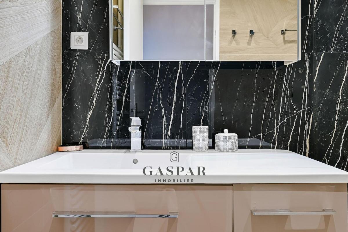 Apartment Gaspar- 2 With Balcony- Metro Marcel Sembat