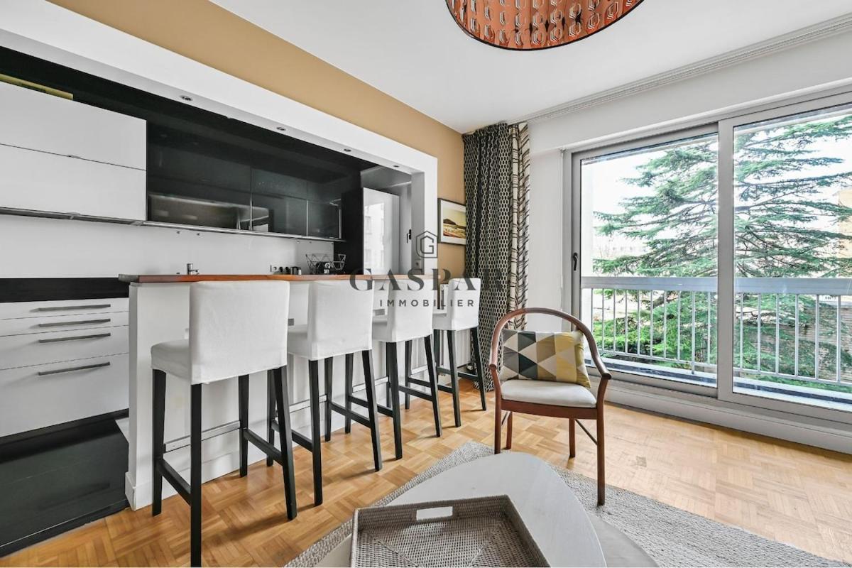 Gaspar- 2 With Balcony- Metro Marcel Sembat Apartment *